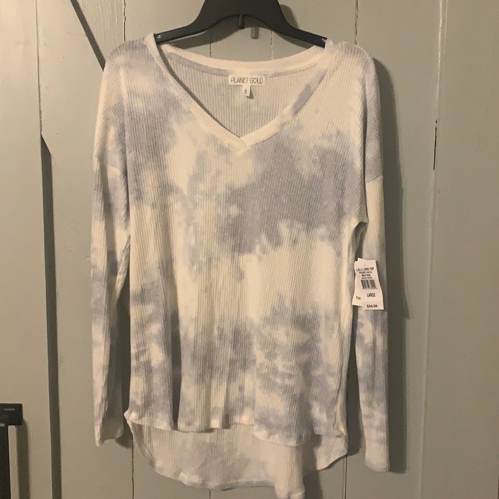 Soft to the touch , size large shirt from Belk. Never worn, by Planet Gold